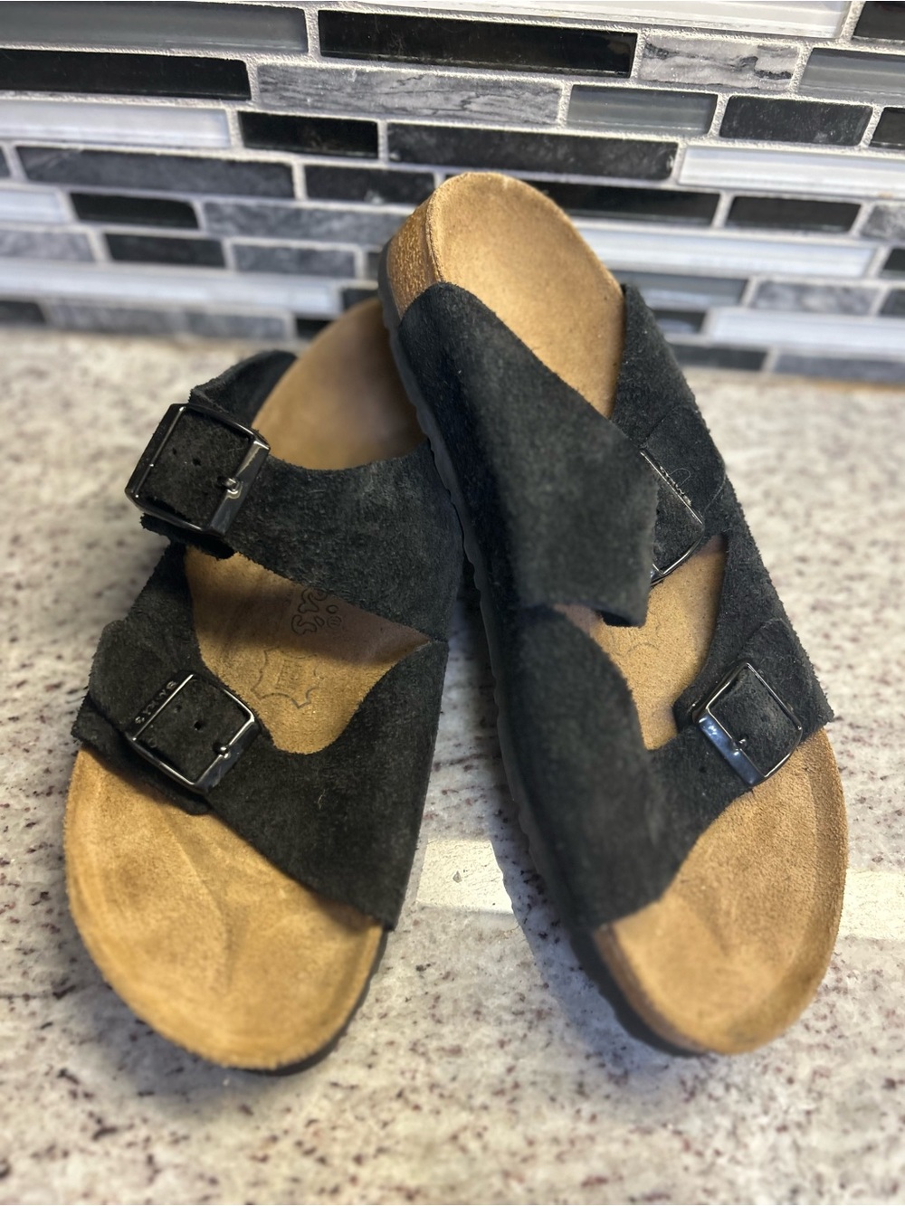 Birkenstock Birk’s Black Suede Arizona Sandals womens size 10 (41), mens 8